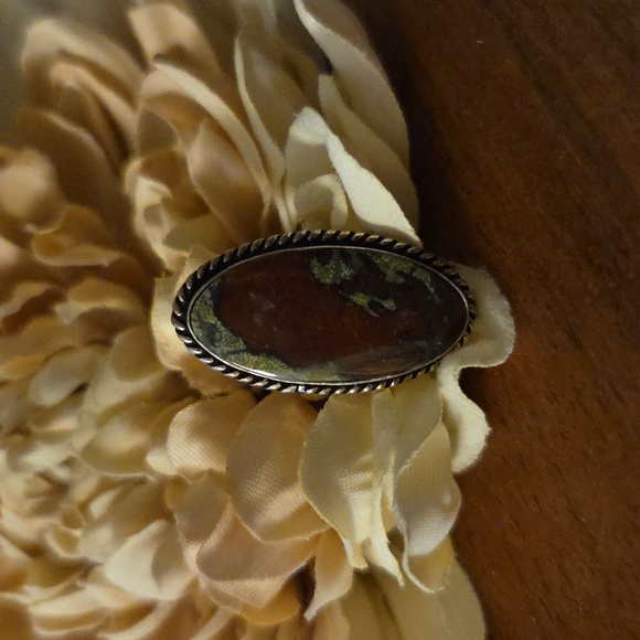 Bloodstone Ring Silver Plated Size 7 NEW - Picture 1 of 3